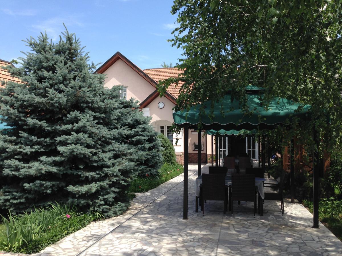 Astoria Garden Hotell Bishkek Exteriör bild