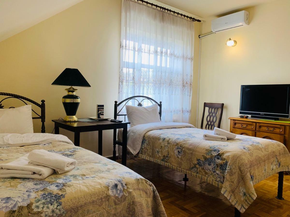 Astoria Garden Hotell Bishkek Exteriör bild