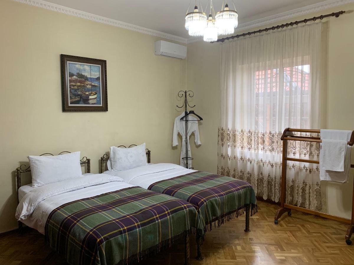 Astoria Garden Hotell Bishkek Exteriör bild